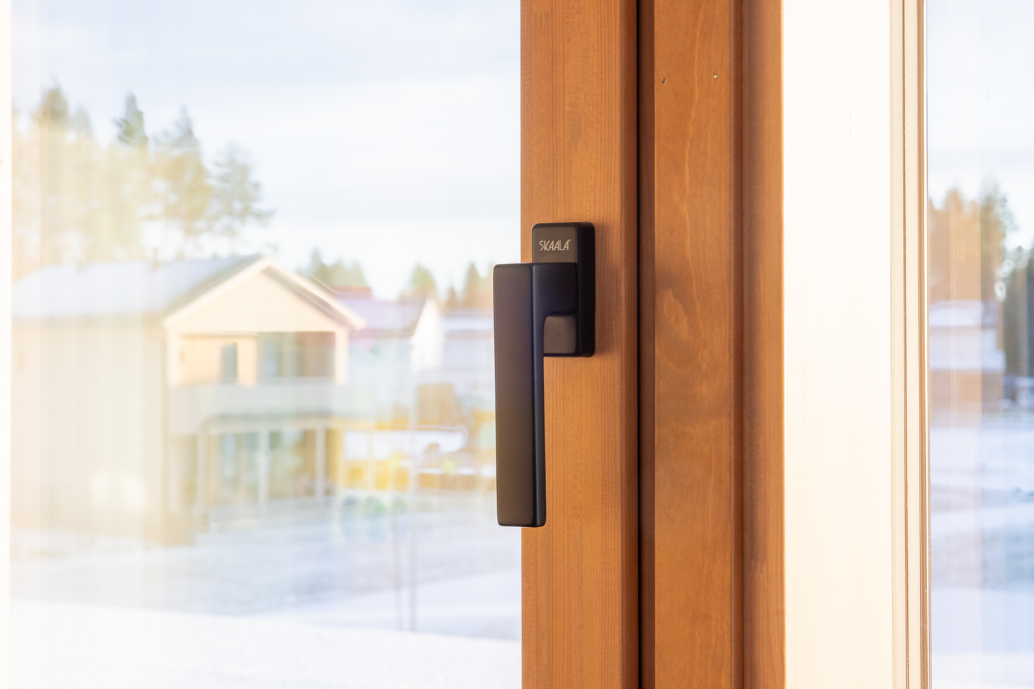 Arvo-ikkunassa on helppo lukitusmekanismi